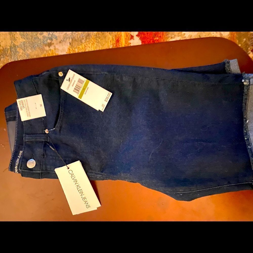 CALVIN KLEIN JEANS MID RISE SKINNY SHORTS